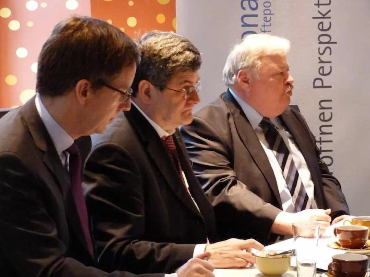 von links: Professor Michael Hüther (IW Köln), Roland Tichy und NRW-Arbeitsminister Guntram Schneider bei der PEAG Personaldebatte