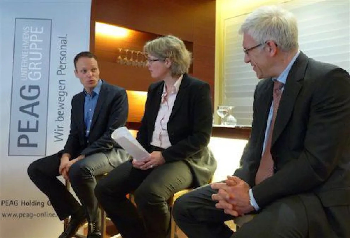 von links: Kai Gehring, Birgit Marschall und Thomas Baumeister bei der PEAG Personaldebatte zum Frühstück