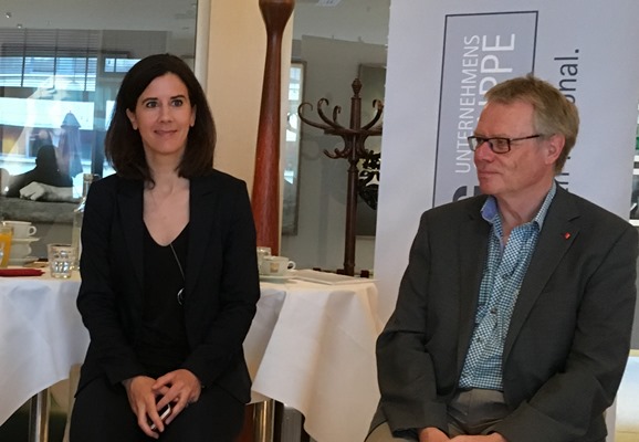 von links: Katja Suding, MdB, stellvertretende FDP-Bundesvorsitzende und stellvertretende Vorsitzende der FDP-Bundestagsfraktion, und Johannes Jakob, Abteilungsleiter Arbeitsmarktpolitik beim DGB-Bundesvorstand