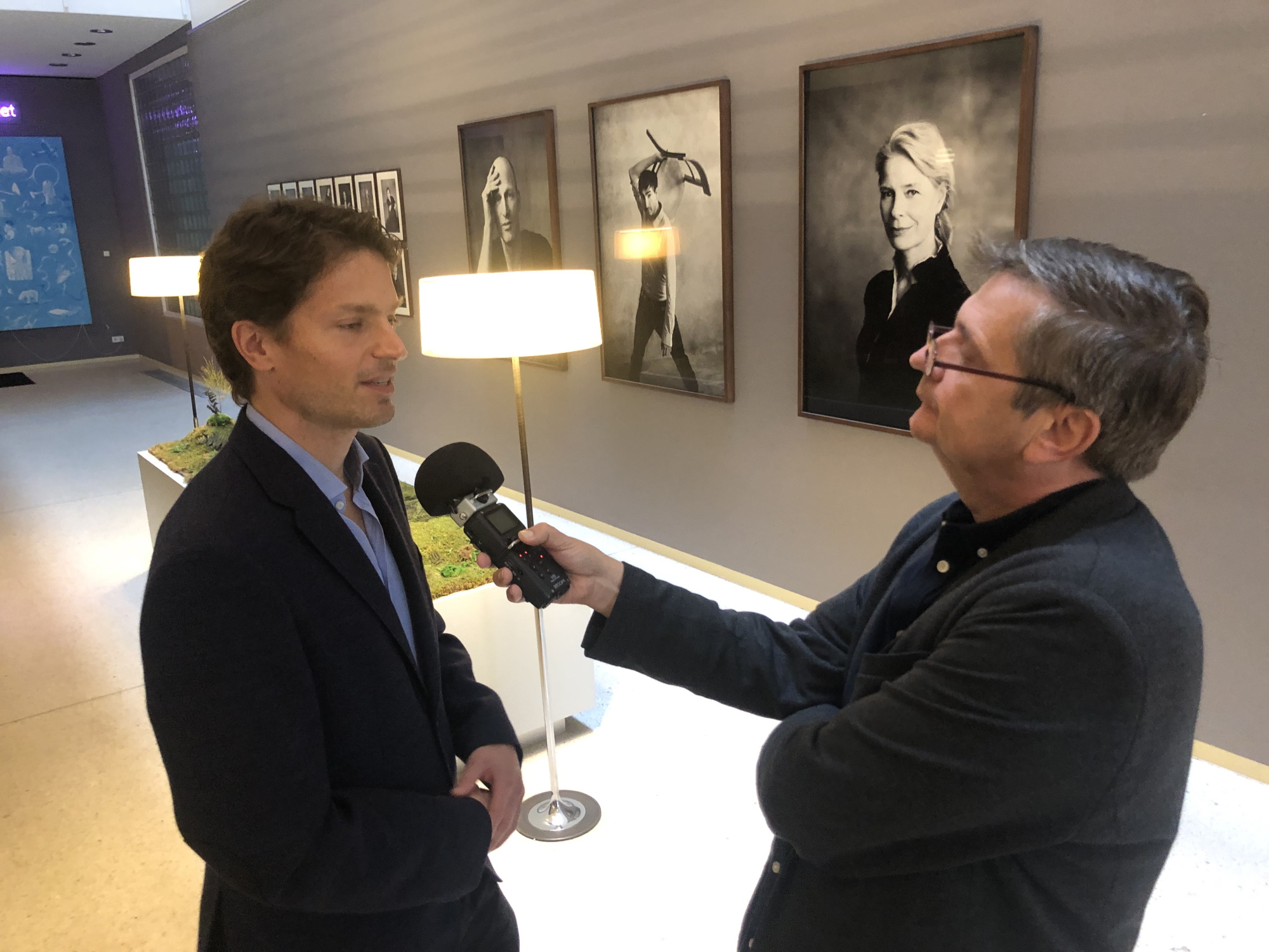 Prof. Dr. Enzo Weber, Leiter des Forschungsbereichs „Prognosen und gesamtwirtschaftliche Analysen“ am Institut für Arbeitsmarkt- und Berufsforschung (IAB), im Gespräch mit Matthias Tüxen