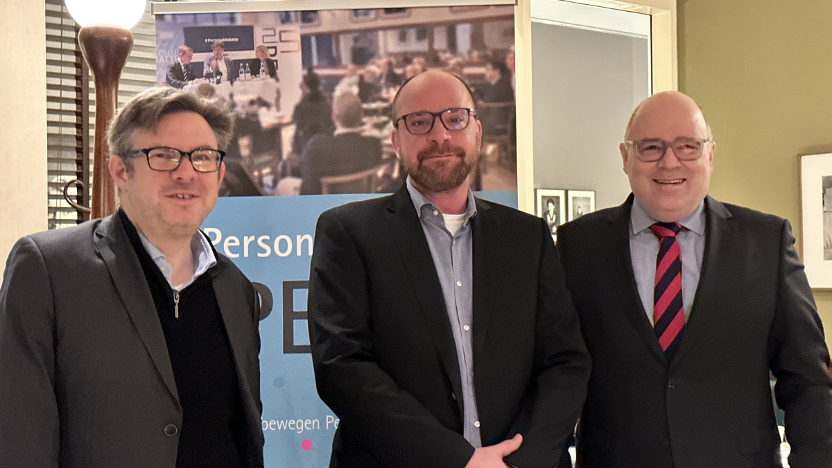 Dr. Martin Rosemann (MdB SPD), Sven Kramer, Geschäftsführer der PEAG Holding GmbH, und Steffen Kampeter (Hauptgeschäftsführer BDA) 