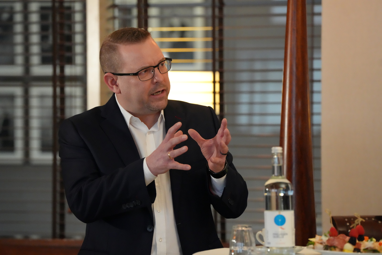 Jürgen Zierke (links), Geschäftsführer der BASF Services Europe GmbH in Berlin