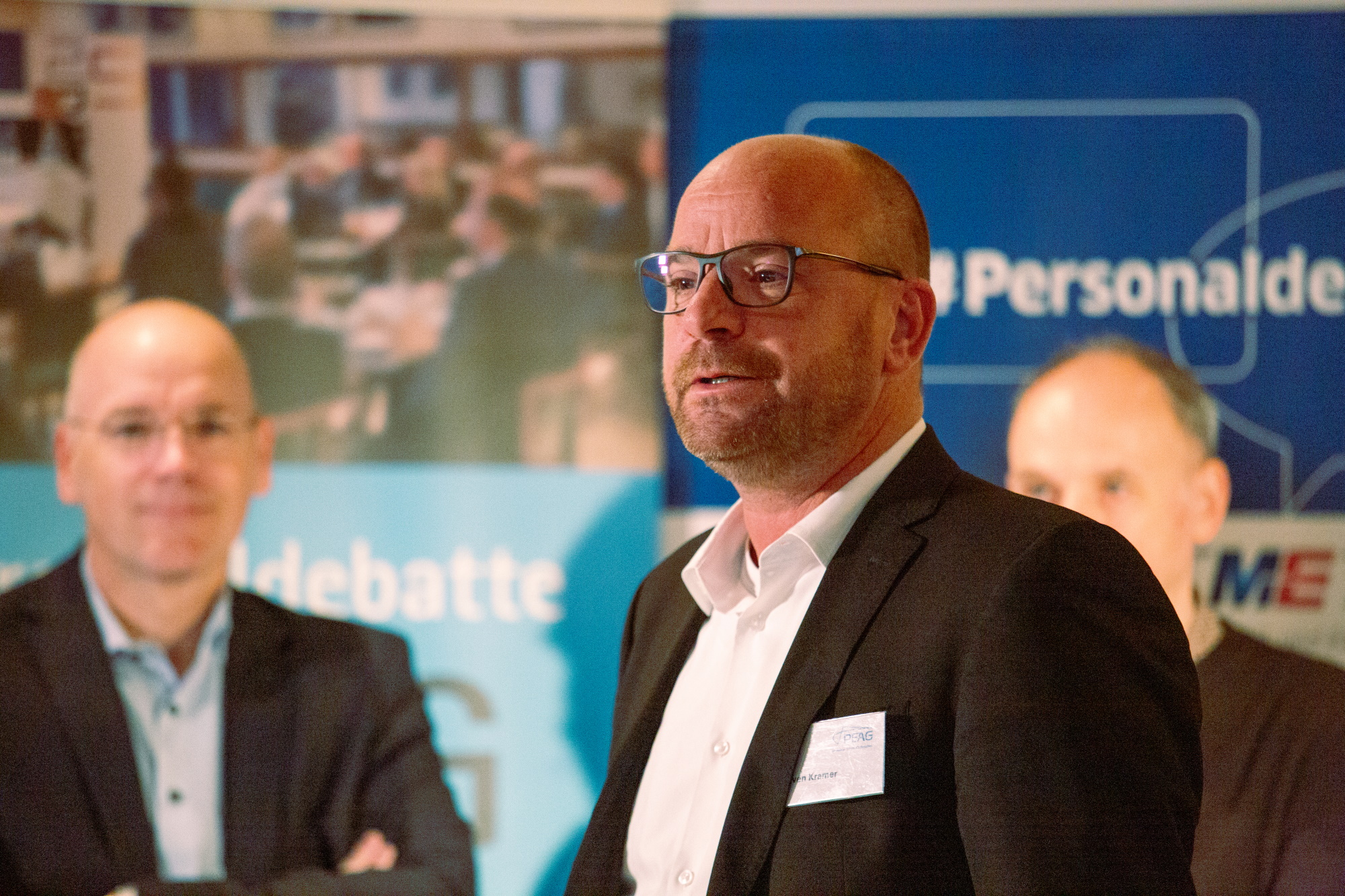 von links: Jens Loock, Geschäftsführer Personal der Salzgitter Flachstahl GmbH, Sven Kramer, Geschäftsführer der PEAG Holding GmbH, und Dr. Wolfgang Strengmann-Kuhn, für Bündnis90/Die Grünen im Deutschen Bundestag und dort Obmann im Ausschuss für Arbeit und Soziales