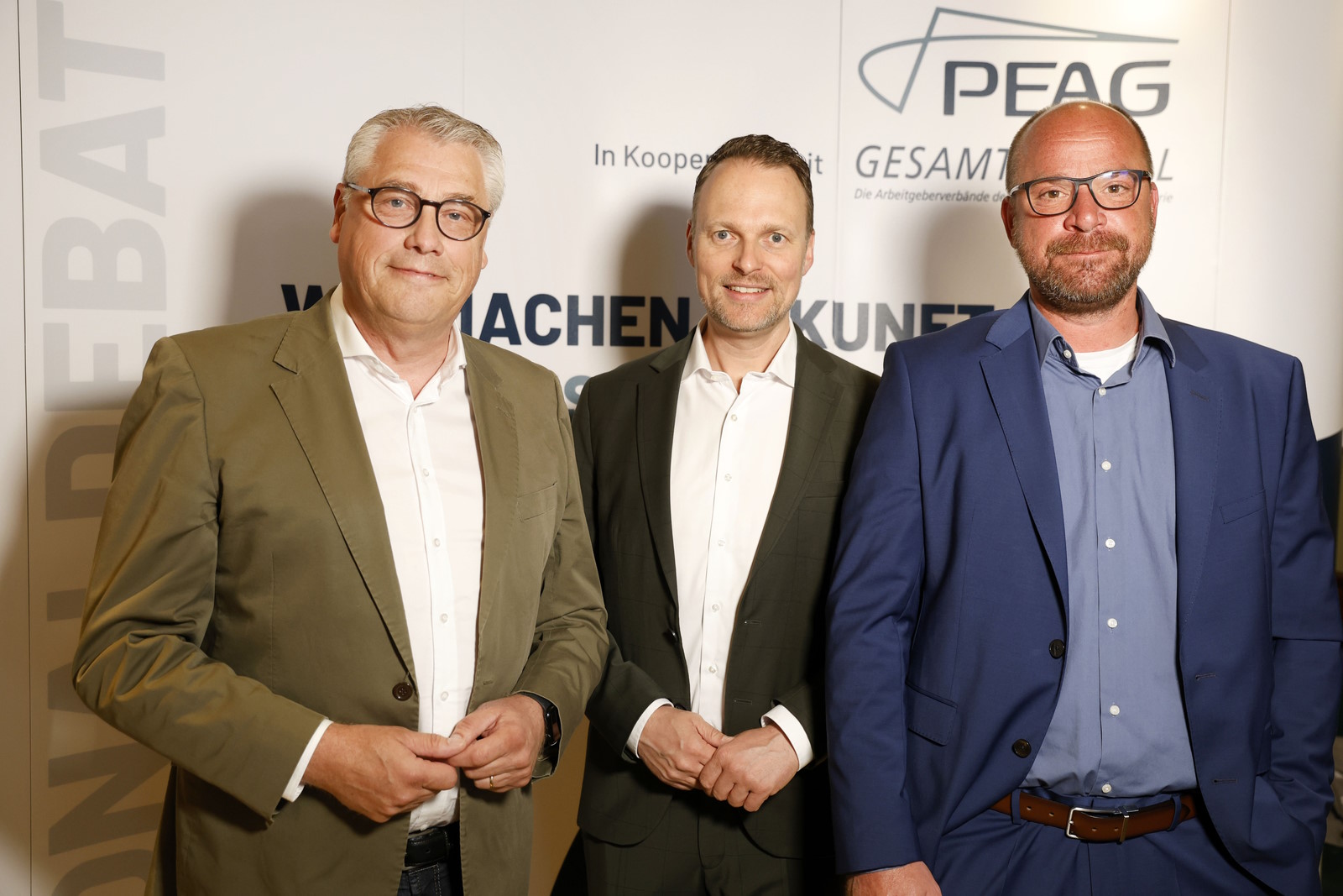 von links: Prof. Dr. Friedrich Hubert Esser, Präsident des Bundesinstituts für Berufsbildung, Kai Gehring, für Bündnis 90/Die Grünen im Bundestag und dort Vorsitzender des Ausschuss für Bildung, Forschung und Technikfolgenabschätzung, und Sven Kramer, Sprecher der Geschäftsführung der PEAG Holding GmbH 