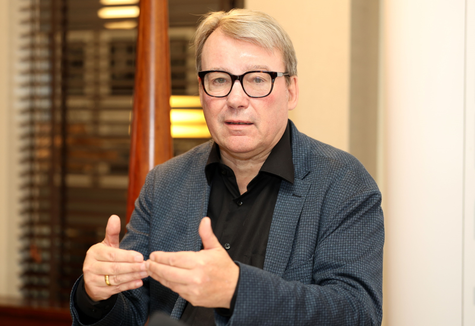 Prof. Dr. Herbert Brücker, Leiter des Forschungsbereichs „Migration, Integration und internationale Arbeitsmarktforschung“ am Institut für Arbeitsmarkt- und Berufsforschung (IAB)