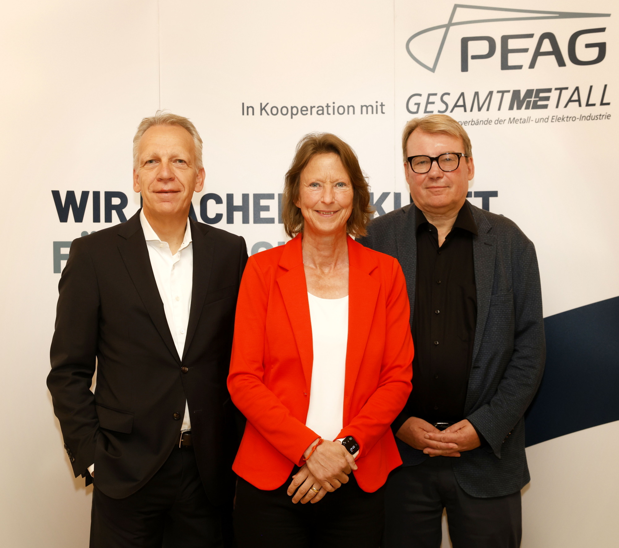 von links: Andreas Schmincke, Geschäftsführer der PEAG Holding GmbH, Sandra Carstensen, für die CDU im Bundestag und Mitglied im Ausschuss für Arbeit und Soziales, und Prof. Dr. Herbert Brücker, Leiter des Forschungsbereichs „Migration, Integration und internationale Arbeitsmarktforschung“ am Institut für Arbeitsmarkt- und Berufsforschung (IAB)