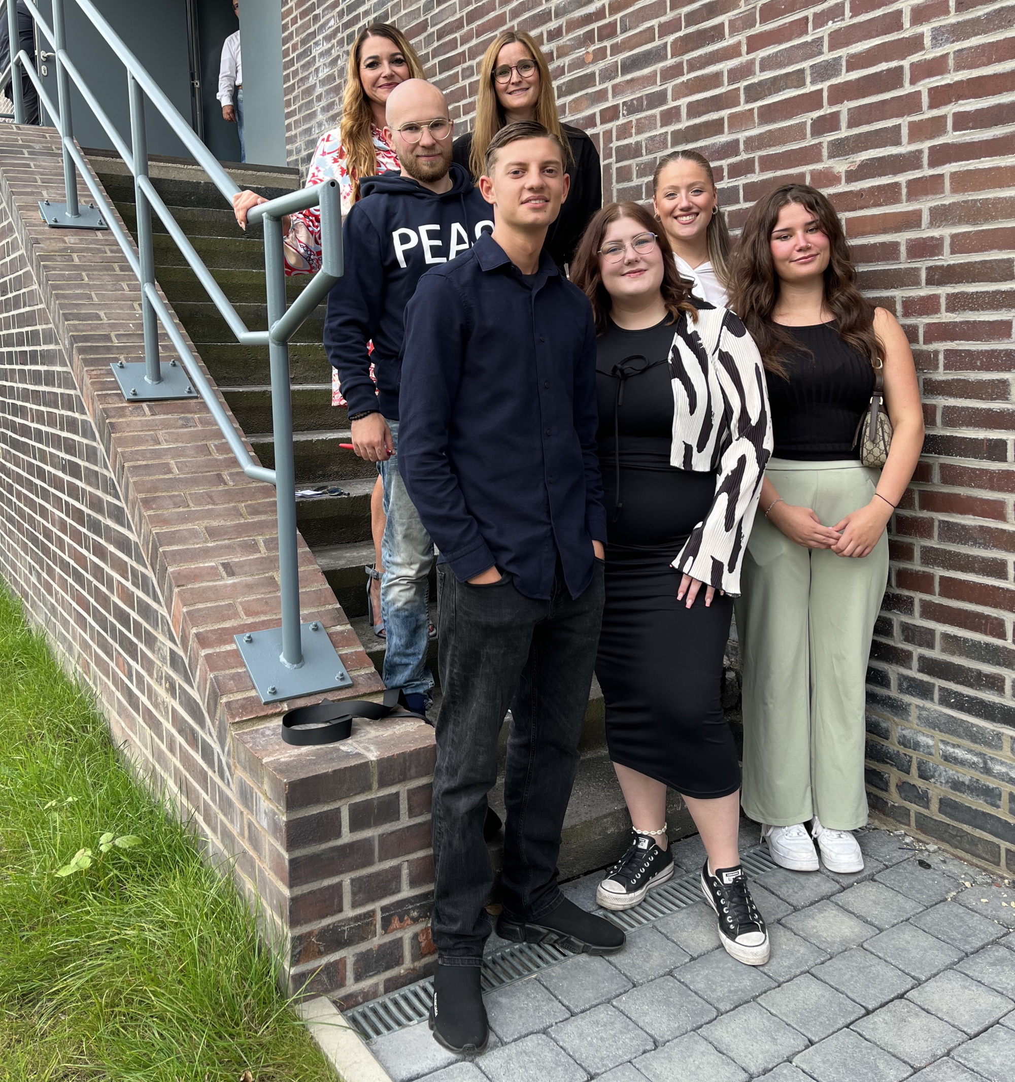 PEAG Personal bietet Ausbildung, Trainee und Duales Studium in der Branche Personaldienstleistung an. Das Bild zeigt unsere Azubis aus dem Jahr 2024.