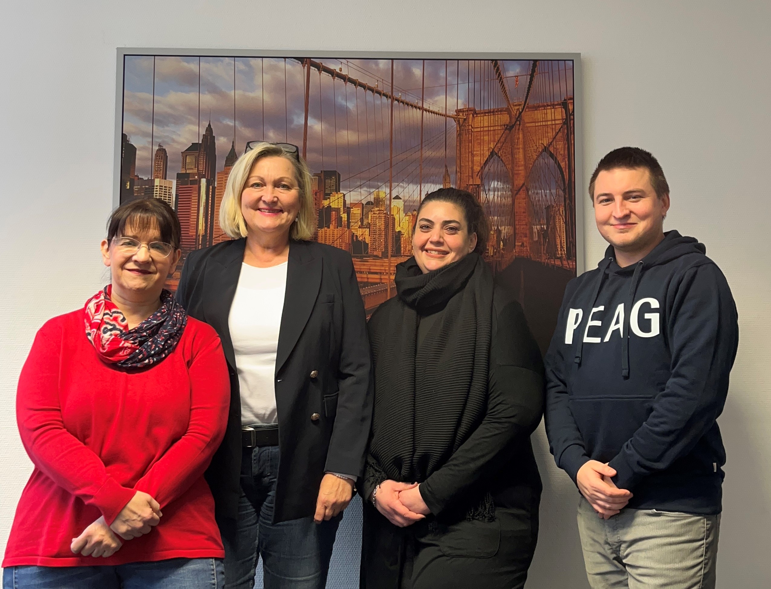 PEAG Personal pflegt den Kontakt zu Beschäftigten in der Zeitarbeit und Kundenunternehmen persönlich und vor Ort mit Niederlassungen bundesweit, das Foto zeigt das Team der Niederlassung in Kassel.