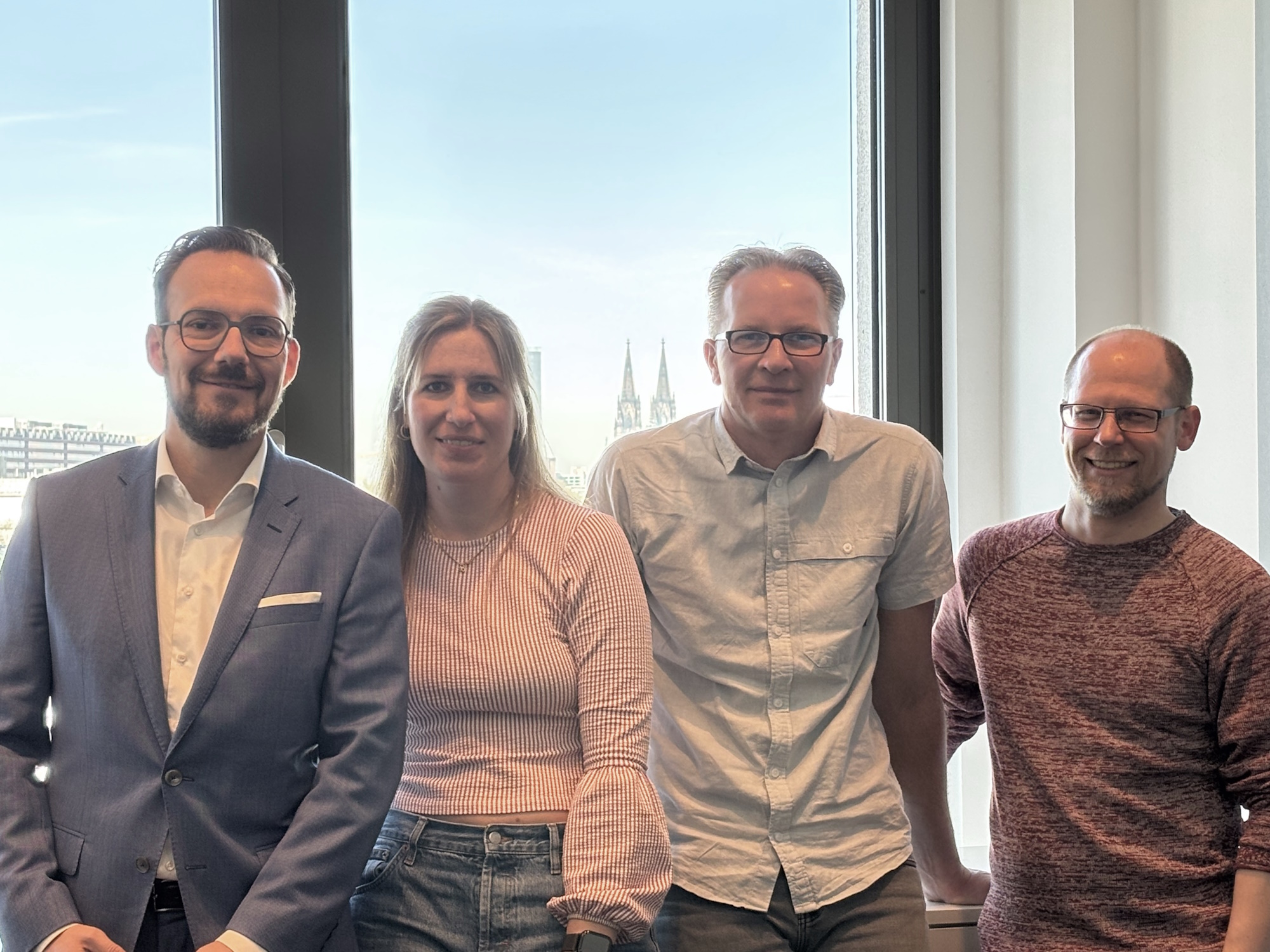 Niederlassung von PEAG Personal in Köln (von links): Janek Möhlmann, Operativer Leiter, KMU-Accountmanagerin Vanessa Suré, Niederlassungsleiter Oliver Godemann und Teamassistent Thomas Eßer