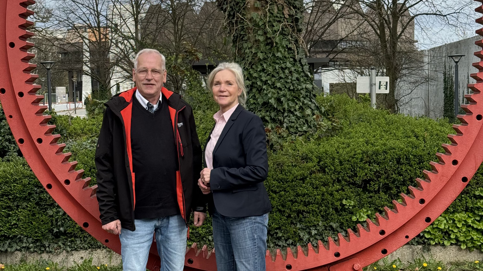 Rolf Bich und PEAG Transfer-Beraterin Petra Hübers